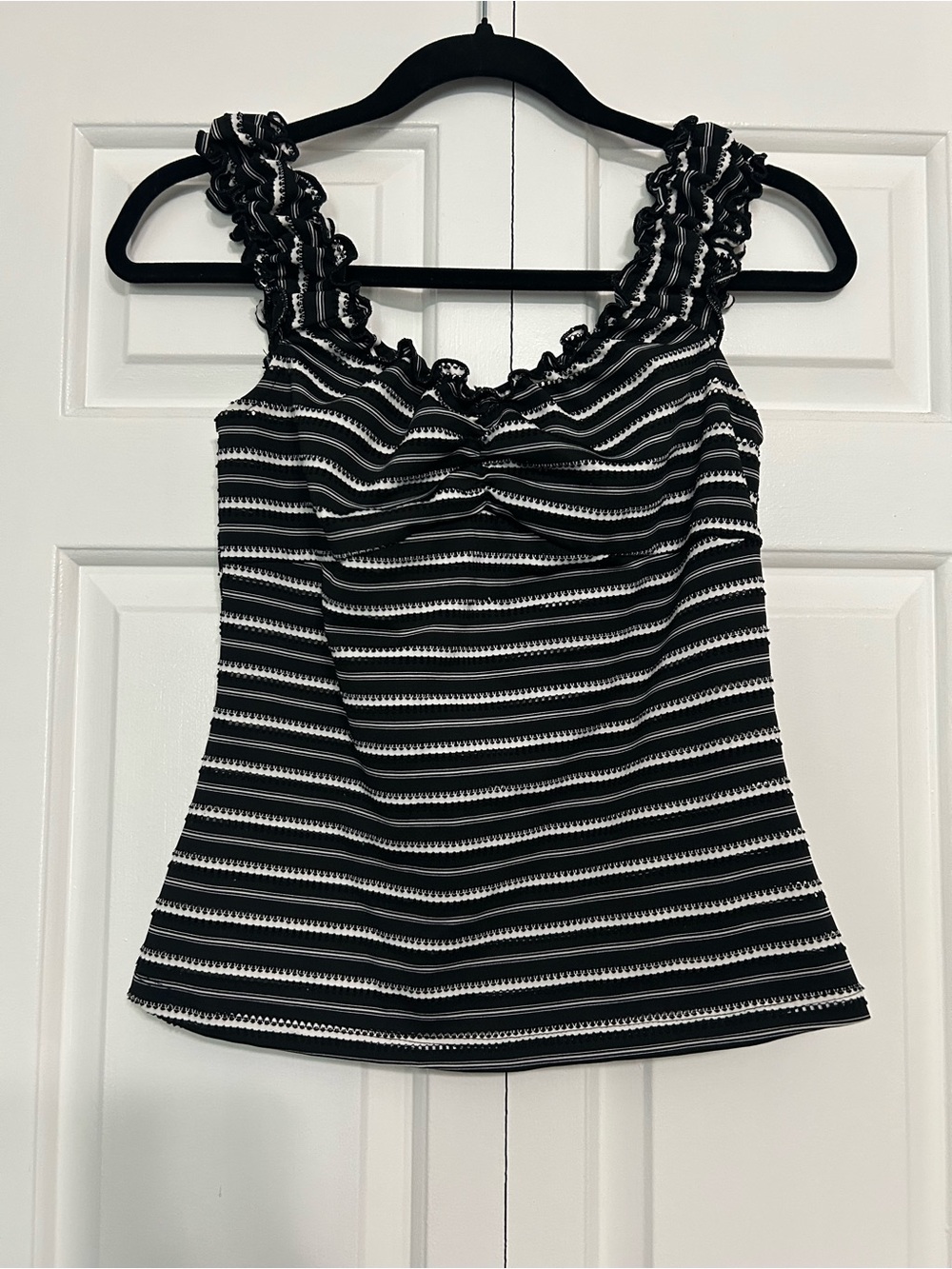Vintage 90s/Y2K Finesse Black & White Striped Ruffle Tank